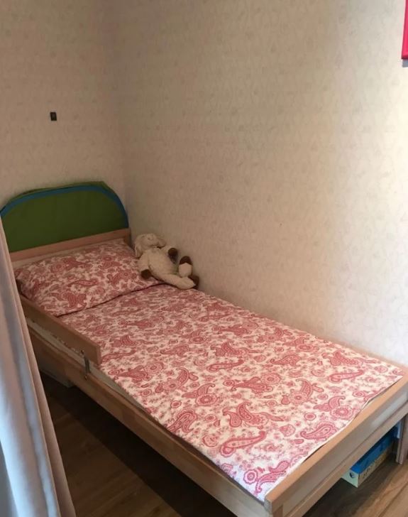 детская кровать во второй построенной комнате